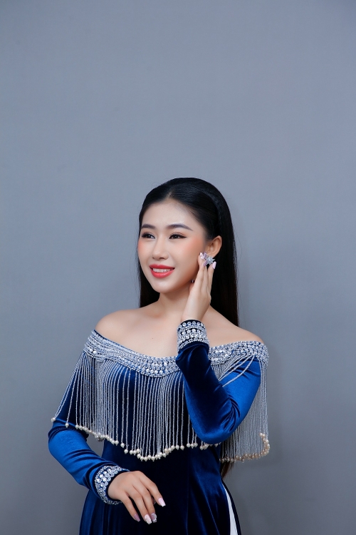 Ca sĩ Thùy Trang bị nghi yêu nhiều ở tuổi 17 vì hát nhạc tình quá hay