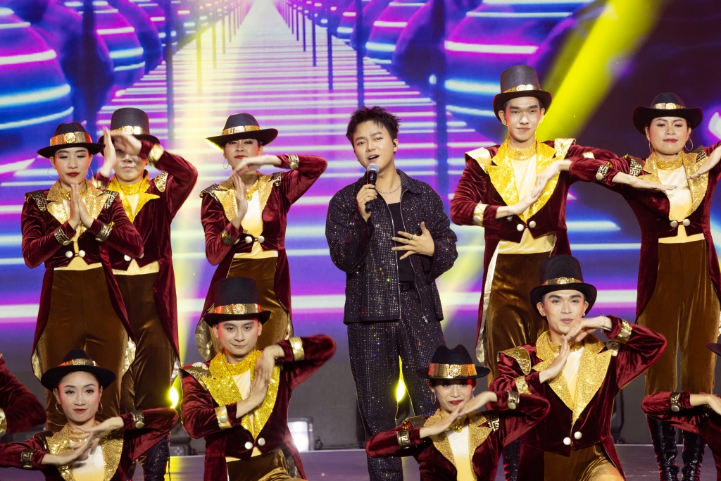 Ấn tượng đêm gala trao giải Ngôi Sao Xanh 2023 với nhiều cú ‘hat - trick’ ẵm trọn cúp vàng của nghệ sĩ Việt