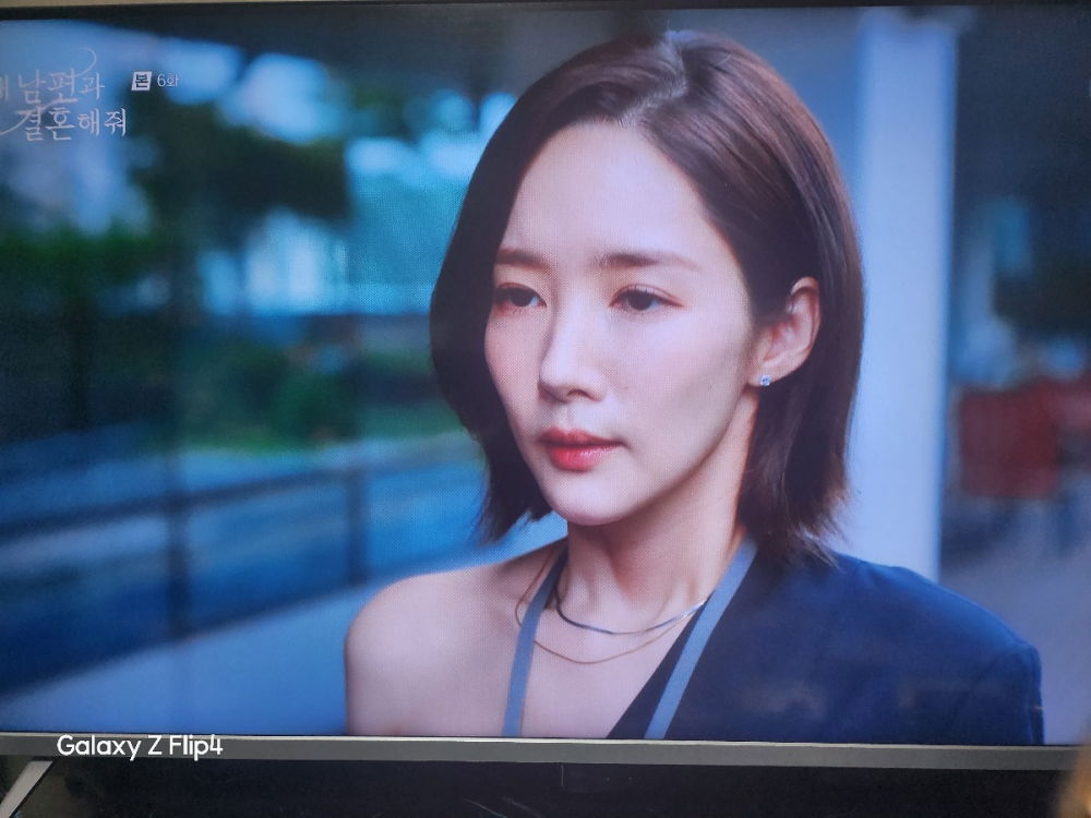 Cư dân mạng phản ứng trái chiều với trang phục của Park Min Young trong 'Cô đi mà lấy chồng tôi'