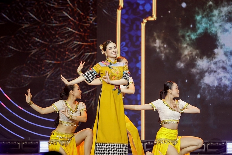 Đàm Vĩnh Hưng, Hồ Ngọc Hà, Noo Phước Thịnh nhảy cực sung trong 'Gala nhạc Việt Tết 2024'