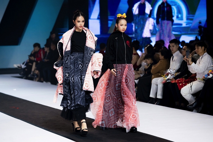 Bảo Hà trình diễn 8 BST trong 2 đêm tại 'Asian Kids Fashion Week'