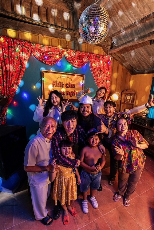 Anh Tú ra mắt MV Tết - 'Caraoke' cực lầy lội và hài hước!