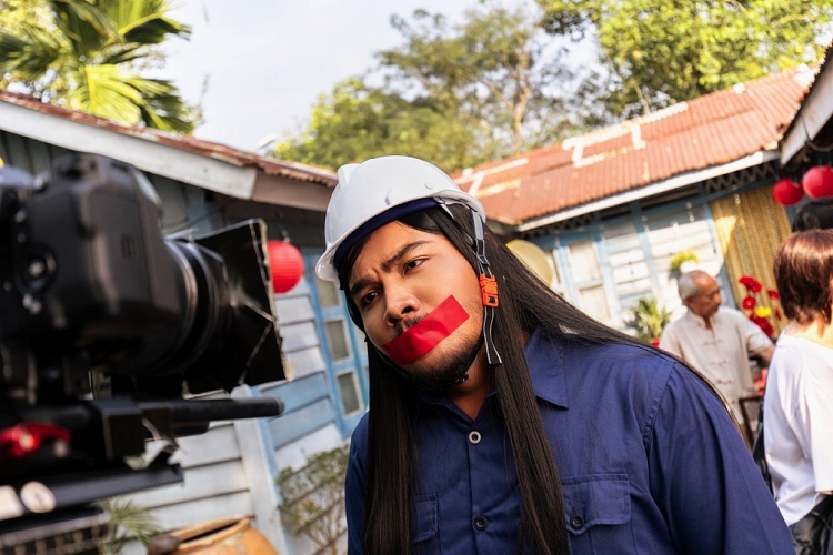 Anh Tú ra mắt MV Tết - 'Caraoke' cực lầy lội và hài hước!