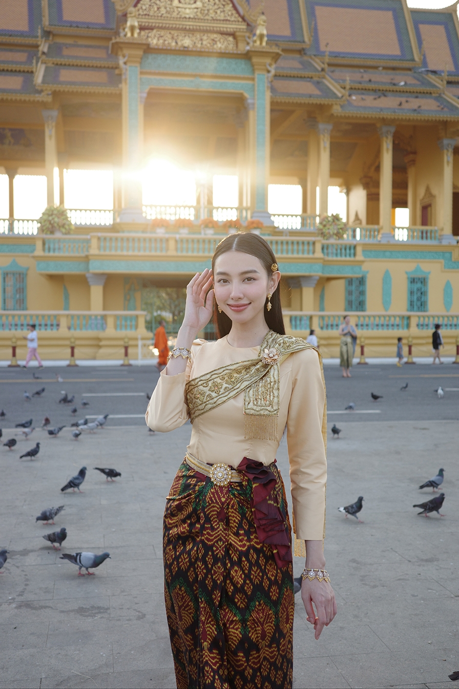 Kết thúc hành trình thiện nguyện, Hoa hậu Thuỳ Tiên khoe loạt ảnh 'siêu đẹp', khoe sắc tại đất nước Campuchia