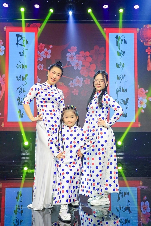 Nghệ sĩ Kiều Oanh tung MV nhạc xuân cùng hai thiên thần nhỏ