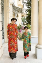 Diễn viên Ngọc Lan cùng quý tử rạng rỡ với áo dài mới đón Tết