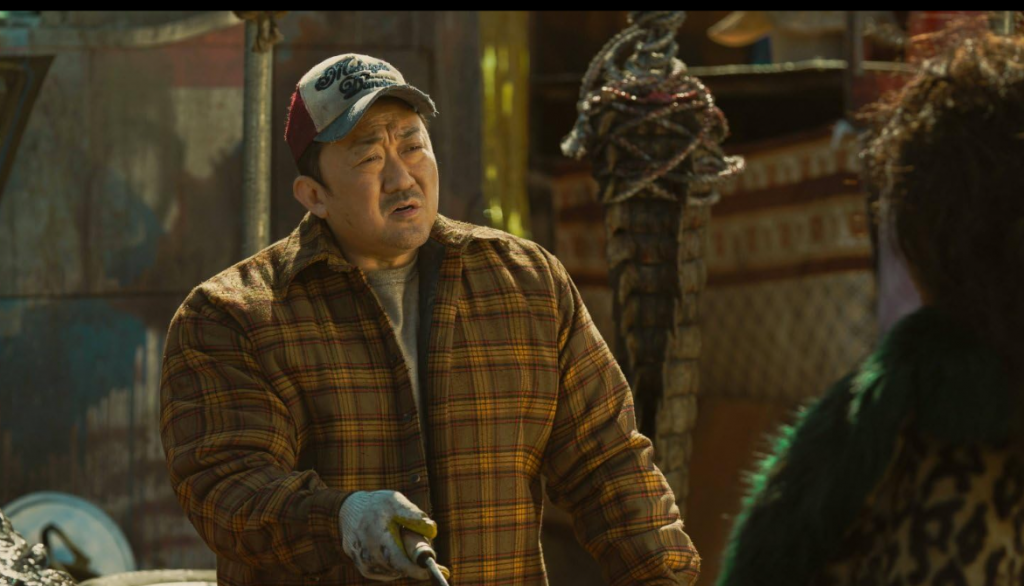 (Review) 'Thợ săn hoang mạc': Không gì đặc sắc ngoài những cú đấm của Ma Dong Seok