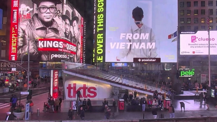 Ca sĩ Kiey xuất hiện tại Quảng trường Thời Đại (Mỹ), giới thiệu hình ảnh nghệ sĩ đa năng của Việt Nam