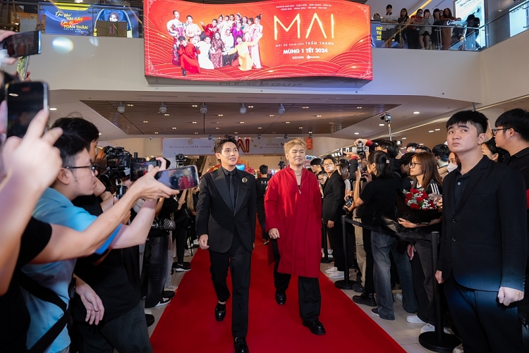 Đông đảo nghệ sĩ Việt đổ bộ thảm đỏ ra mắt phim 'Mai' của Trấn Thành