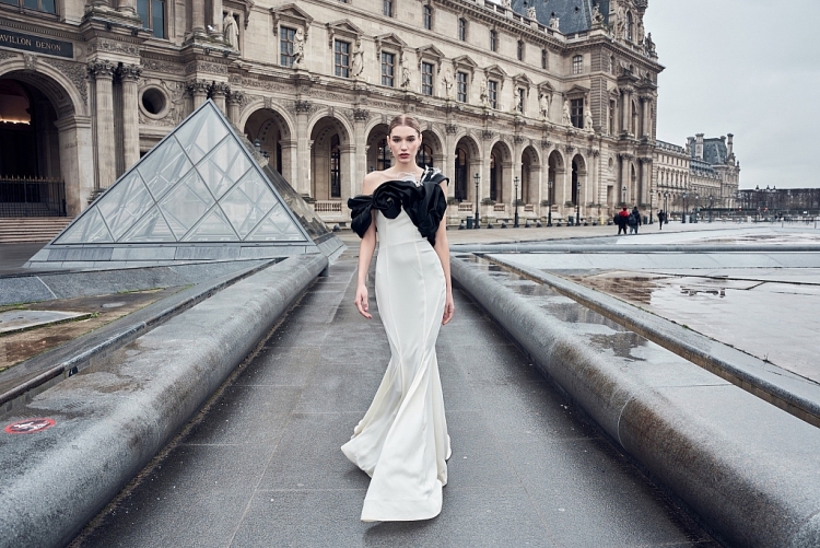 Jessica Minh Anh biến cả Paris thành… sàn diễn thời trang!
