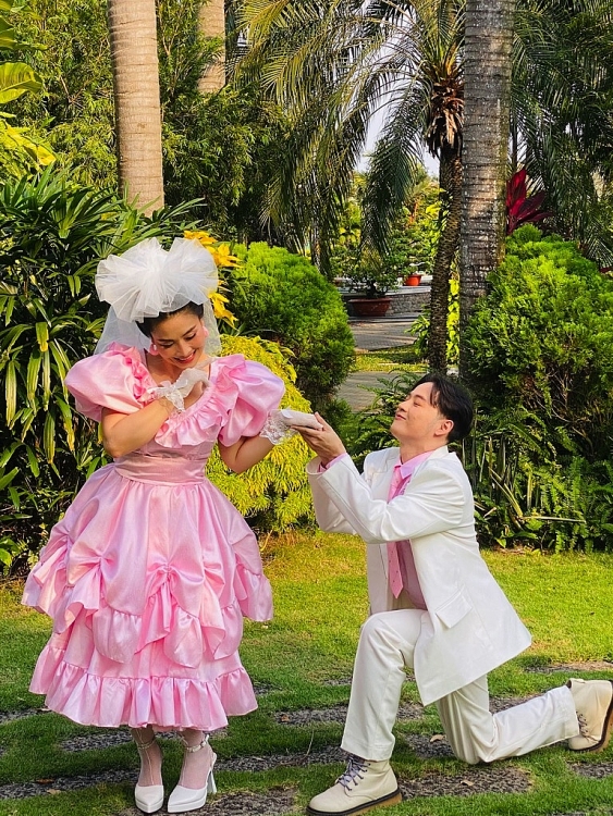 Cười ngất khi xem MV 'Nôn cưới' đậm chất retro của Thanh Duy và danh hài Kiều Oanh