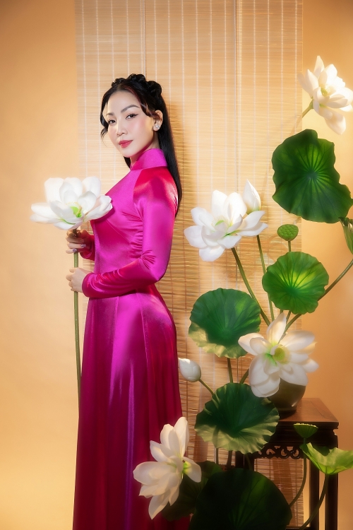 Diện áo dài đón Tết, ca sĩ Khánh Loan khoe giọng ngọt ngào với MV 'Xuân đẹp làm sao'