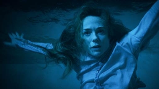 Chủ nhân đề cử Oscar - Kerry Condon gây ám ảnh trong phim kinh dị 'Bơi đêm'