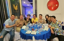 Quyền Linh cùng các nghệ sĩ mừng Hồ Gia Trang Media khai trương