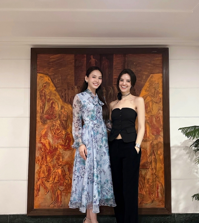 Hoa hậu Mai Phương gây ấn tượng với khả năng ngoại giao khi kết bạn với hầu hết các đại diện 'Miss World'
