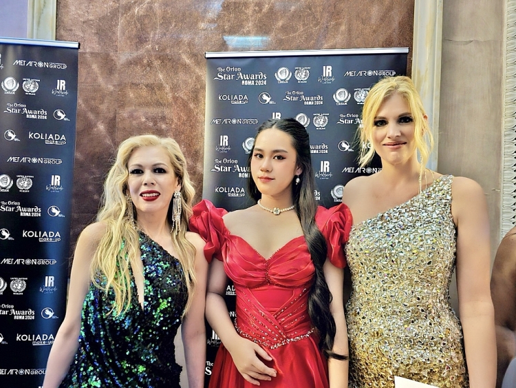 Hoa hậu Bella Vũ nhận giải thưởng 'Hoạt động thiện nguyện thanh niên' ở Italia