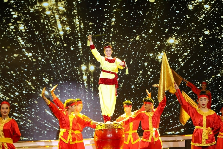 'Hãy là số 1': Dương Yến Châu được giám khảo Ngọc Sơn ví như Britney Spears vì tài nhảy múa