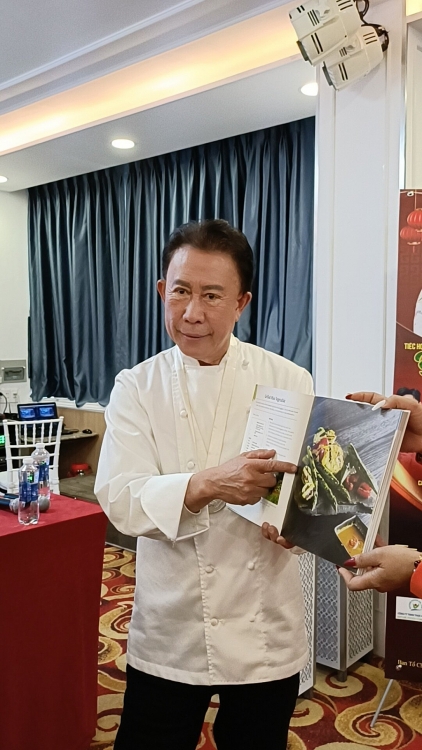 'Vua bếp' Martin Yan cùng nghệ sĩ Việt chung tay làm thiện nguyện