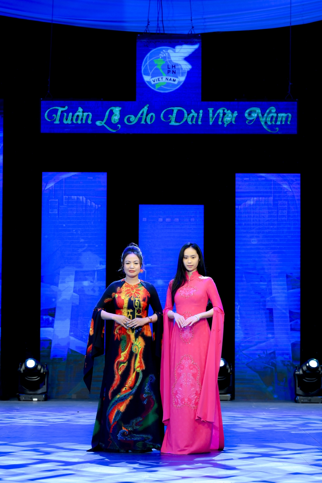 Tuần lễ Áo dài Việt Nam 2024 hoành tráng với màn trình diễn áo dài của 57 NTK