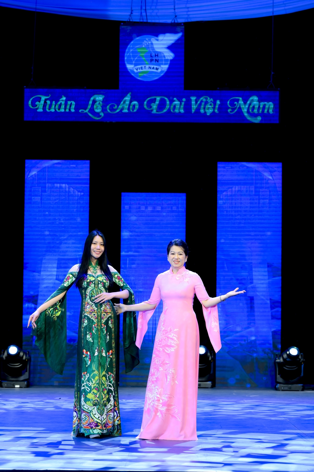 Tuần lễ Áo dài Việt Nam 2024 hoành tráng với màn trình diễn áo dài của 57 NTK