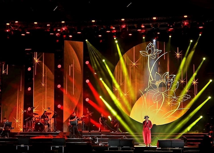 Đạo diễn 'Sky Tour' và 'Tri Âm' bắt tay nhạc sĩ Đức Huy làm concert