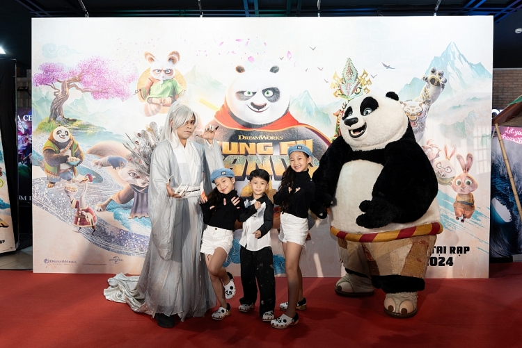 Dàn nghệ sĩ Việt cùng gia đình háo hức chào đón gấu Po trở lại tại buổi công chiếu phim 'Kung Fu Panda 4'