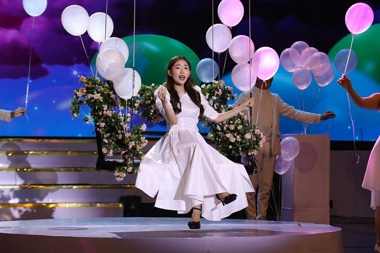 'Hãy là số 1': 'Hoa hậu quý bà' Hồng Vân lần đầu rap - nhảy khiến khán giả ngỡ ngàng