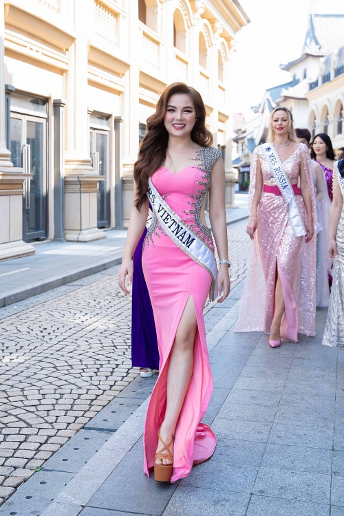 Hoa hậu Ngọc Trang khoe nhan sắc nổi bật trong những ngày tập luyện tại 'Mrs. Globe 2024'