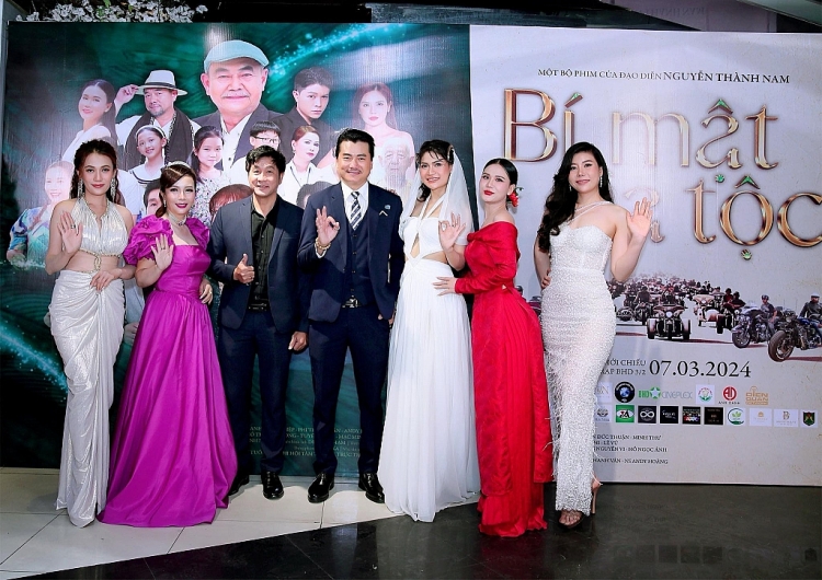 NSX Phi Thanh Vân tái xuất showbiz với 'Bí mật gia tộc'