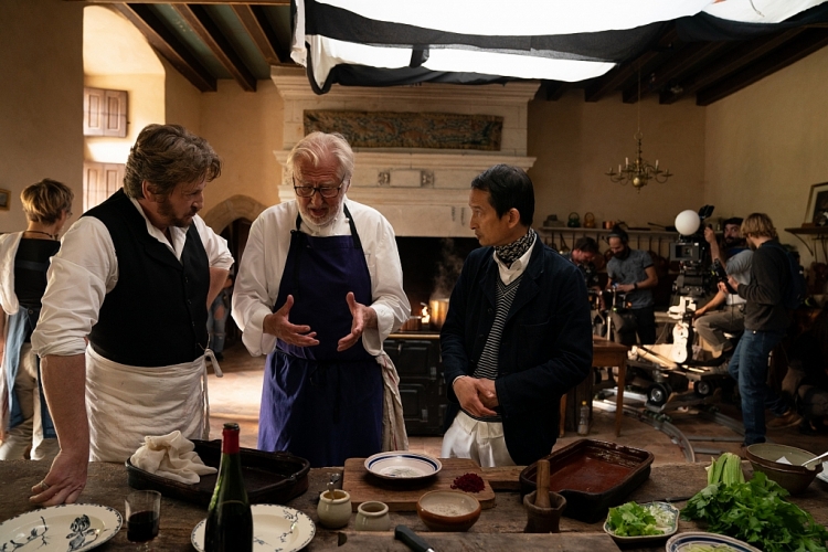 Đầu bếp đình đám sở hữu 14 sao Michelin chia sẻ về quá trình làm việc với đạo diễn Trần Anh Hùng trong phim 'Muôn vị nhân gian'