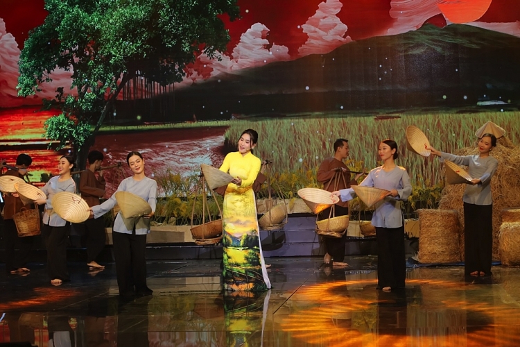'Dấu ấn Việt': Huy Luân đốn tim người hâm mộ khi tái hiện ca khúc 'Nơi đảo xa'