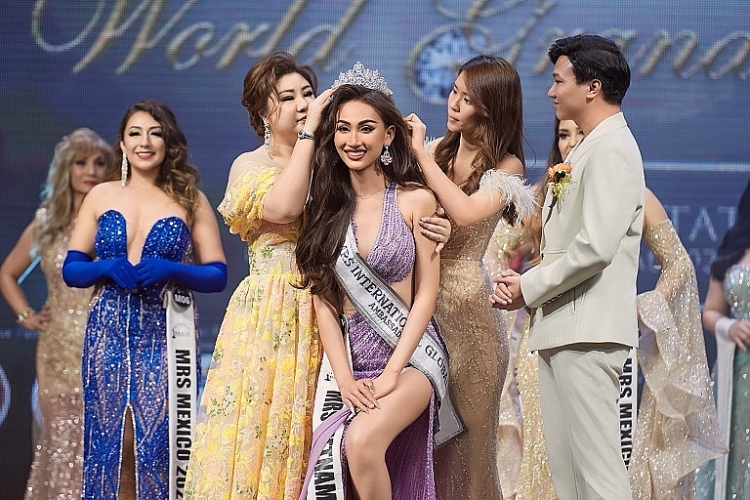Trần Huyền Trang thắng 2 giải phụ, đăng quang ngôi vị Hoa hậu Đại sứ 'Mrs International Global 2024'