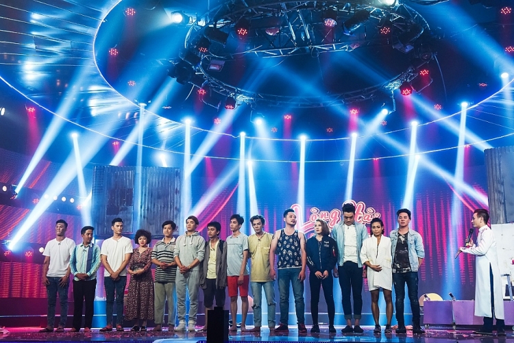 'Kính đa chiều': Dương Thanh Vàng từng bị khán giả đuổi xuống sân khấu khi đang diễn