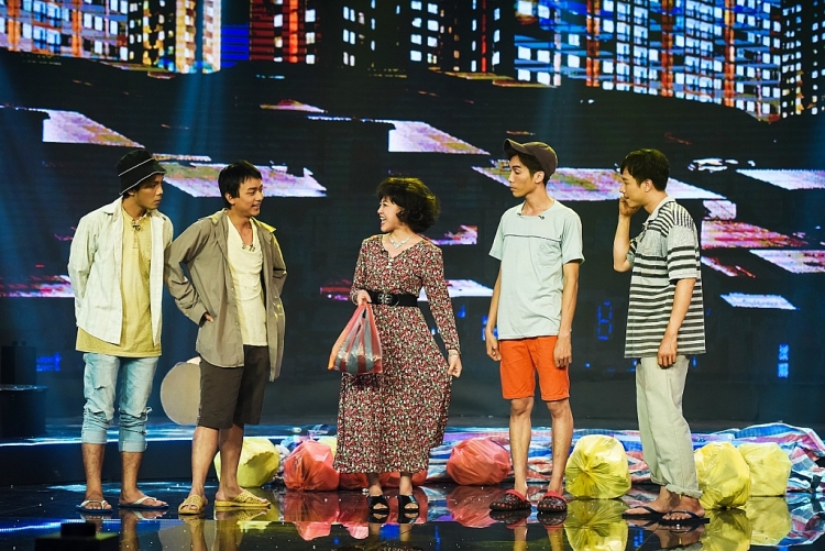 'Kính đa chiều': Dương Thanh Vàng từng bị khán giả đuổi xuống sân khấu khi đang diễn