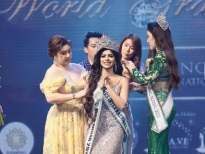 Hoa hậu Trần Hà Trâm Anh chấm thi quốc tế, bật khóc khi trao vương miện cho tân Hoa hậu kế nhiệm