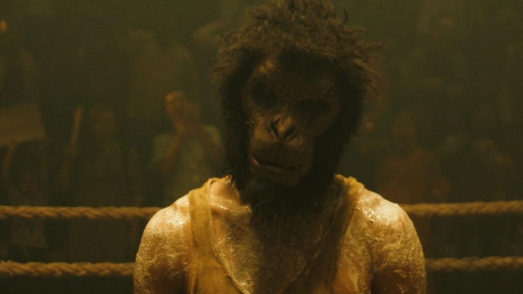 Phim hành động 'Monkey Man báo thù' từ nhà sản xuất Jordan Peele tung trailer tràn ngập cảnh đánh đấm mãn nhãn