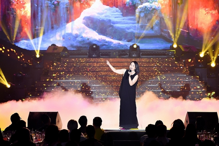 Diva Mỹ Linh lần đầu hát bolero cùng Đàm Vĩnh Hưng trong liveshow 'Ngày em thắp sao trời'