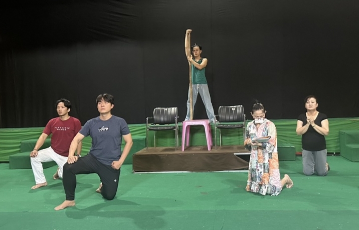 Nghệ sĩ Hòa Hiệp tích cực tập hát bội để đóng kịch sử dành cho học đường