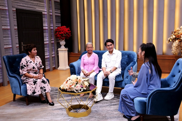 Hot TikToker Thanh Nhí kể chuyện quay clip triệu view cùng bà nội U70