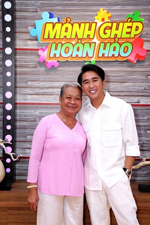 Hot TikToker Thanh Nhí kể chuyện quay clip triệu view cùng bà nội U70