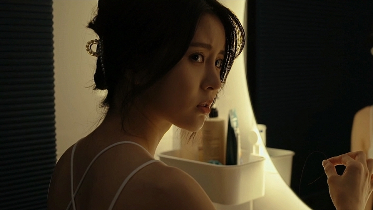 Ji Yeon (T-Ara) gây sốt với thần thái sắc lạnh trên poster chính thức 'Hào quang đẫm máu'