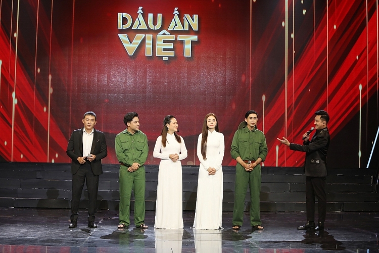 Hồng Mơ tiếp tục đốn tim khán giả bằng giọng hát thánh thót vang rền tại 'Dấu ấn Việt'