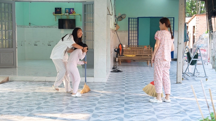 'Mẹ siêu nhân': Phạm Quỳnh Anh sợ tương lai 2 con gái lớn sống không hòa thuận