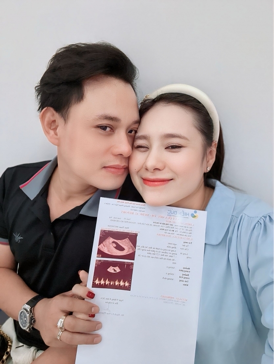 Hồ Bích Trâm thông báo có bầu lần 2, săn 'rồng vàng' thành công tặng sinh nhật 40 tuổi của chồng