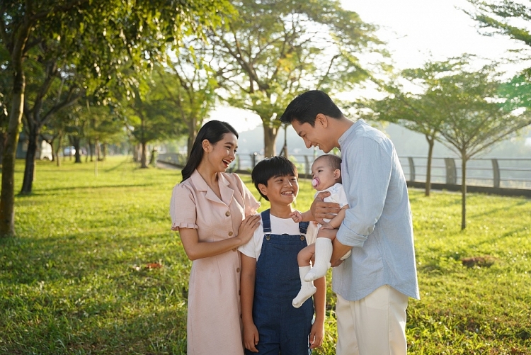 MV hát cùng Phạm Quỳnh Anh, Quang Dũng vượt hơn 3,5 triệu view, Shontelle tung MV tiếng Anh da diết đốn tim khán giả