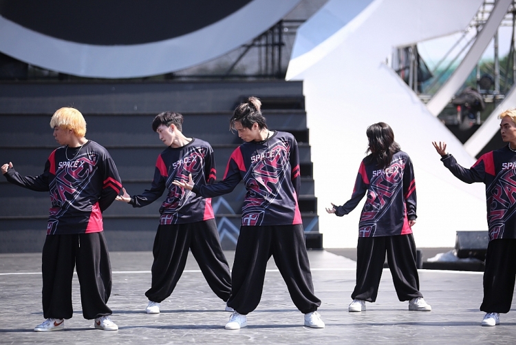 12 nhóm nhảy Bảng quốc tế tập luyện cực 'cháy', sẵn sàng cho đêm chung kết 'Dalat Best Dance Crew 2024 - Hoa Sen Home International Cup'