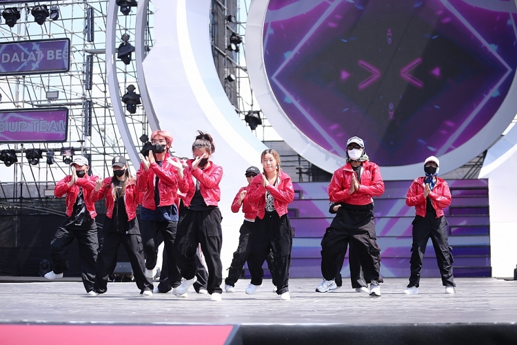 12 nhóm nhảy Bảng quốc tế tập luyện cực 'cháy', sẵn sàng cho đêm chung kết 'Dalat Best Dance Crew 2024 - Hoa Sen Home International Cup'