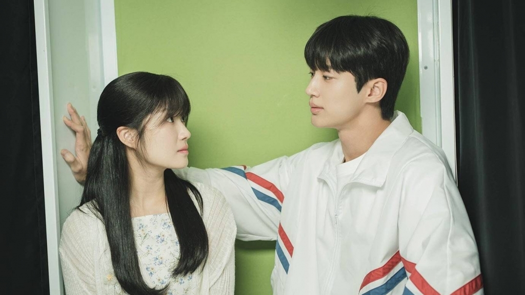 Rating 'Cõng anh mà chạy' tăng mạnh, tvN lại có thêm một 'siêu hit'