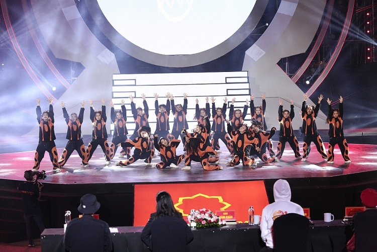 Nghệ sĩ Quyền Linh làm giám khảo đêm chung kết Bảng phong trào mở rộng 'Dalat Best Dance Crew 2024 – Hoa Sen Home International Cup'