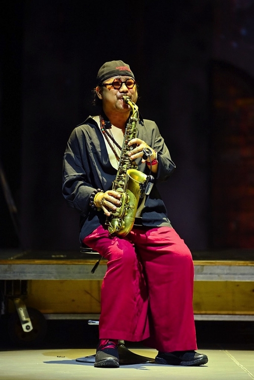 Nghệ sĩ saxophone Trần Mạnh Tuấn tái ngộ sau bạo bệnh trong liveshow 'Ngày em thắp sao trời' của Đàm Vĩnh Hưng